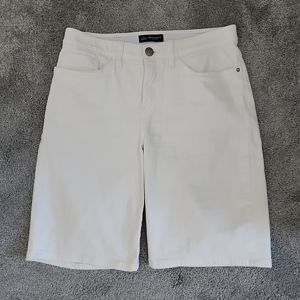 Womens Reg Fit Mid Rise White Jean Shorts  20in Lenght Inner Band Elastic Sz8